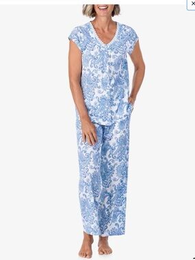 ***ARIA**Blue Paisley Two-Piece Sleepwear and lounging set